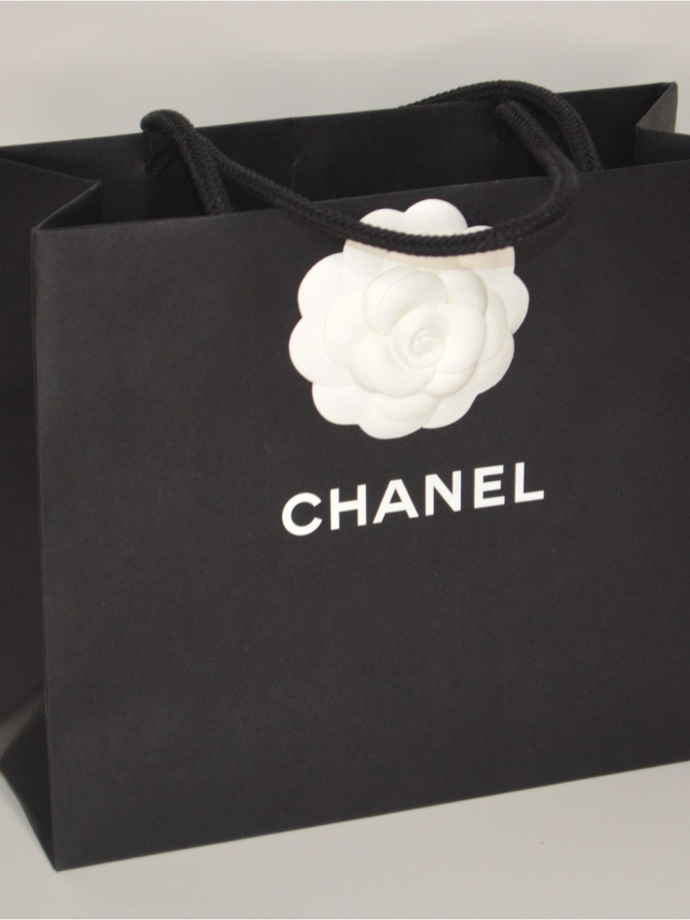 🛍️CHANEL Authentic Black Paper Shopping Bag with White Camellia Accent
